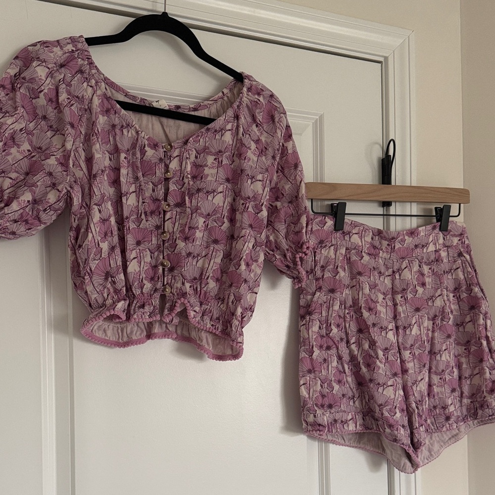 Kate Quinn Womens Light Purple Floral Two-Piece Top & high-waisted Shorts Set